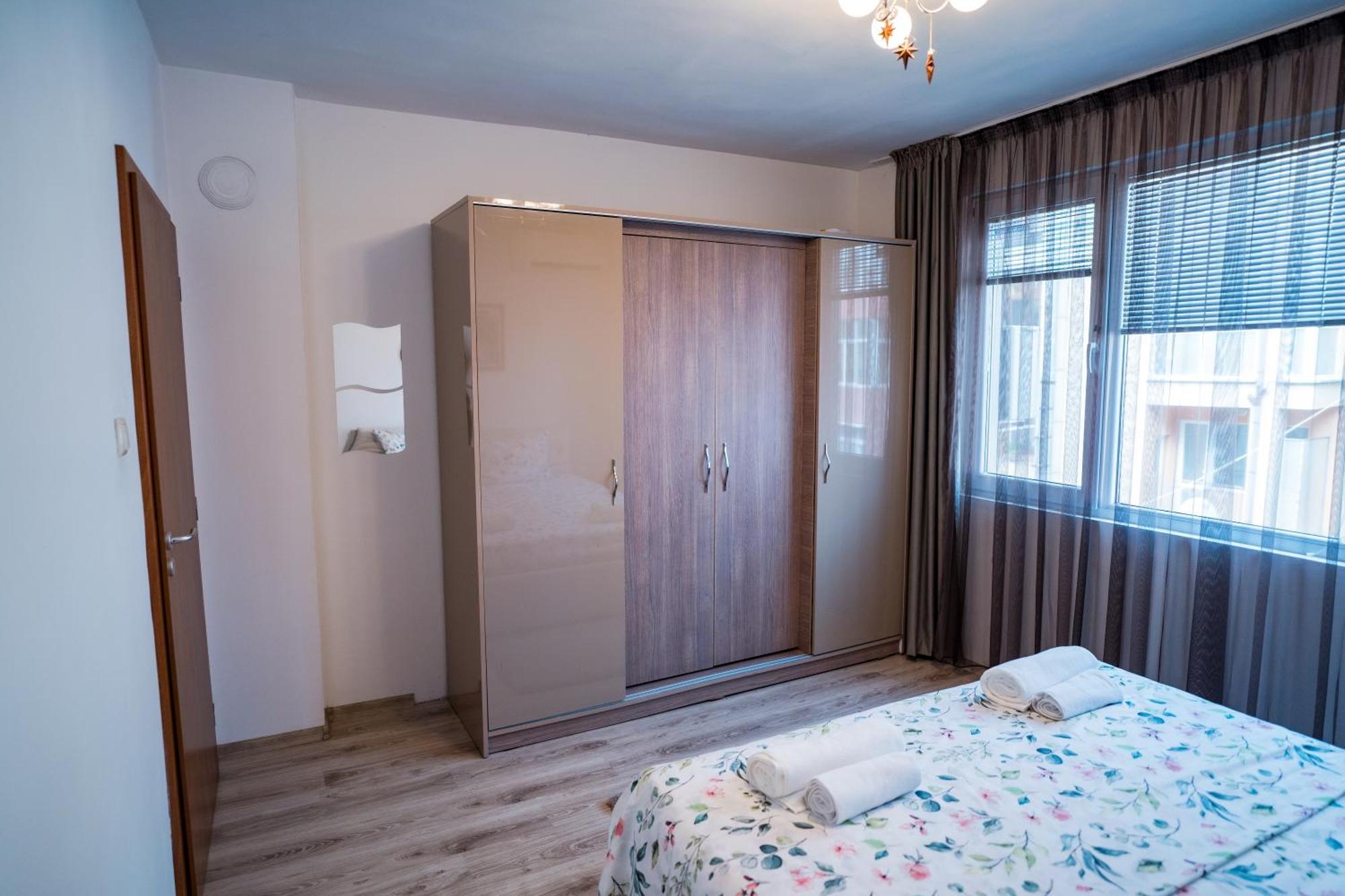 Black Sea Top Centre Apartments Варна Екстериор снимка
